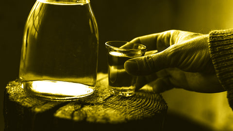 ¿Se puede consumir CBD mientras se bebe alcohol?